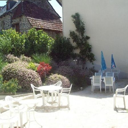 Logis Hotel Les Tilleuls Saint-Cirgues-de-Jordanne Eksteriør billede