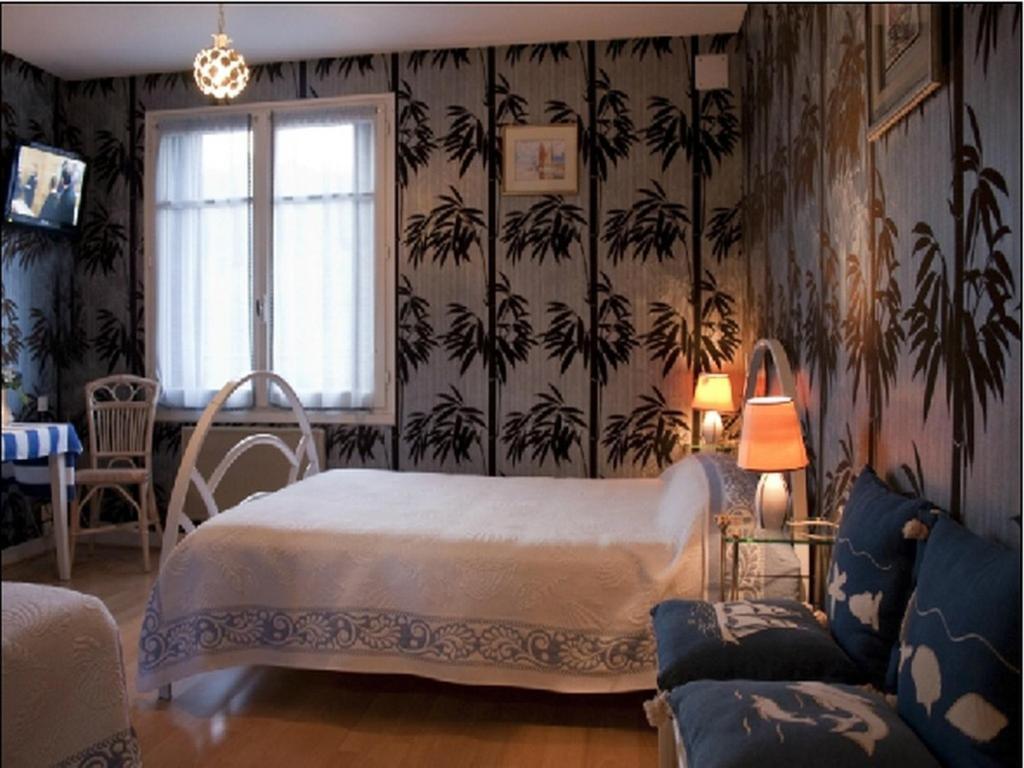 Logis Hotel Les Tilleuls Saint-Cirgues-de-Jordanne Værelse billede