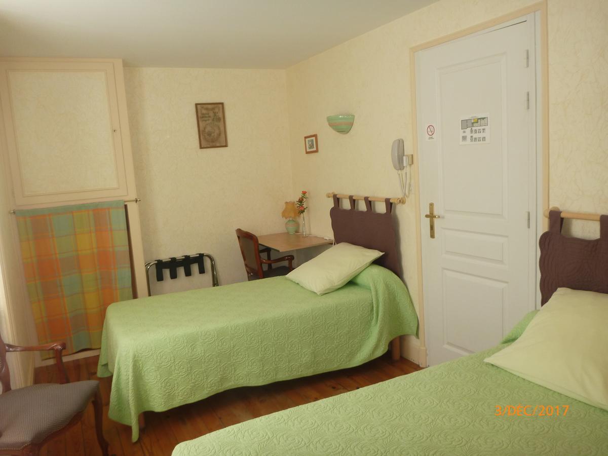 Logis Hotel Les Tilleuls Saint-Cirgues-de-Jordanne Eksteriør billede