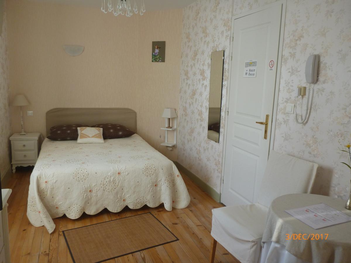 Logis Hotel Les Tilleuls Saint-Cirgues-de-Jordanne Eksteriør billede