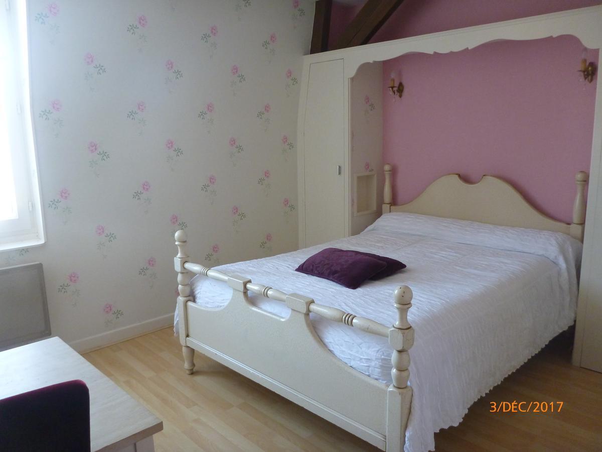Logis Hotel Les Tilleuls Saint-Cirgues-de-Jordanne Eksteriør billede