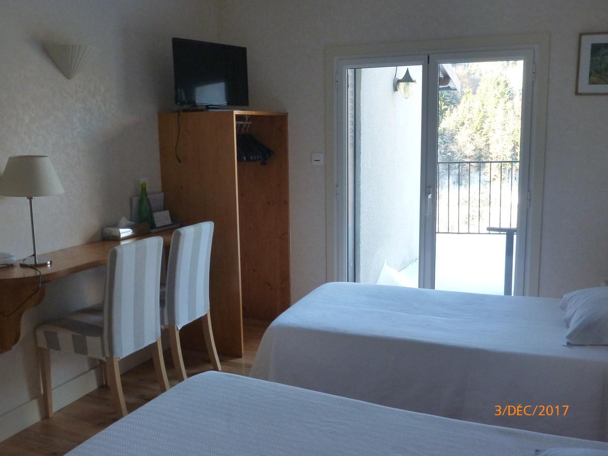 Logis Hotel Les Tilleuls Saint-Cirgues-de-Jordanne Eksteriør billede