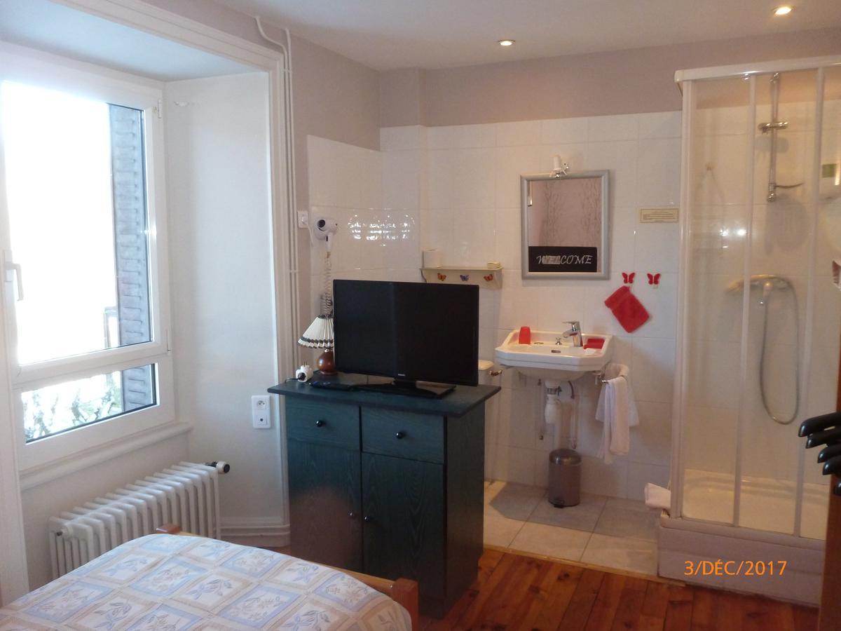 Logis Hotel Les Tilleuls Saint-Cirgues-de-Jordanne Eksteriør billede